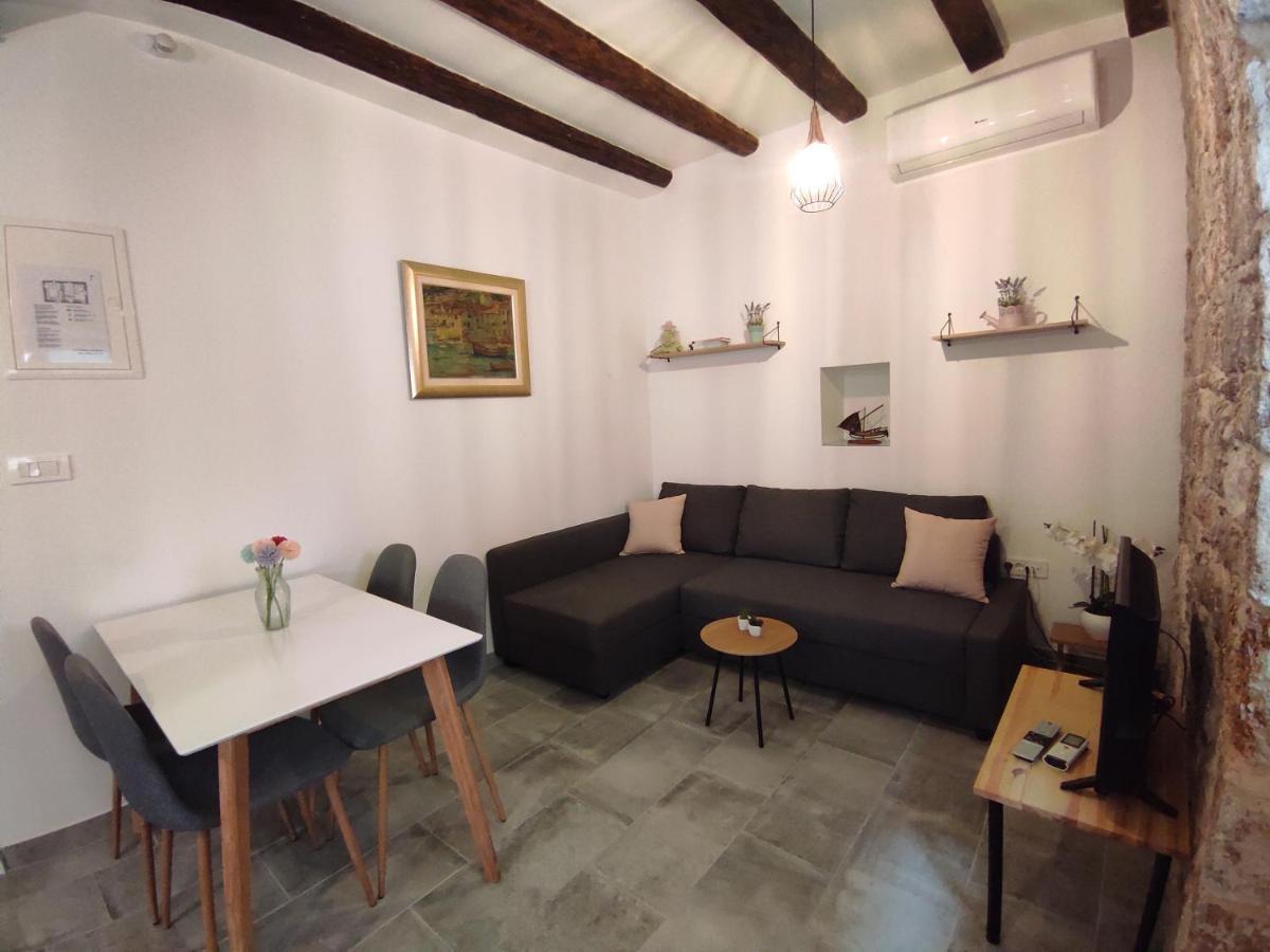 Apartments Bepi Komiza Exterior photo